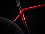 Trek ÉMONDA SLR 7 DISC Ultegra Di2 Roadbike - 2023 - Metallic Red Smoke to Red Carbon Smoke - Image 7